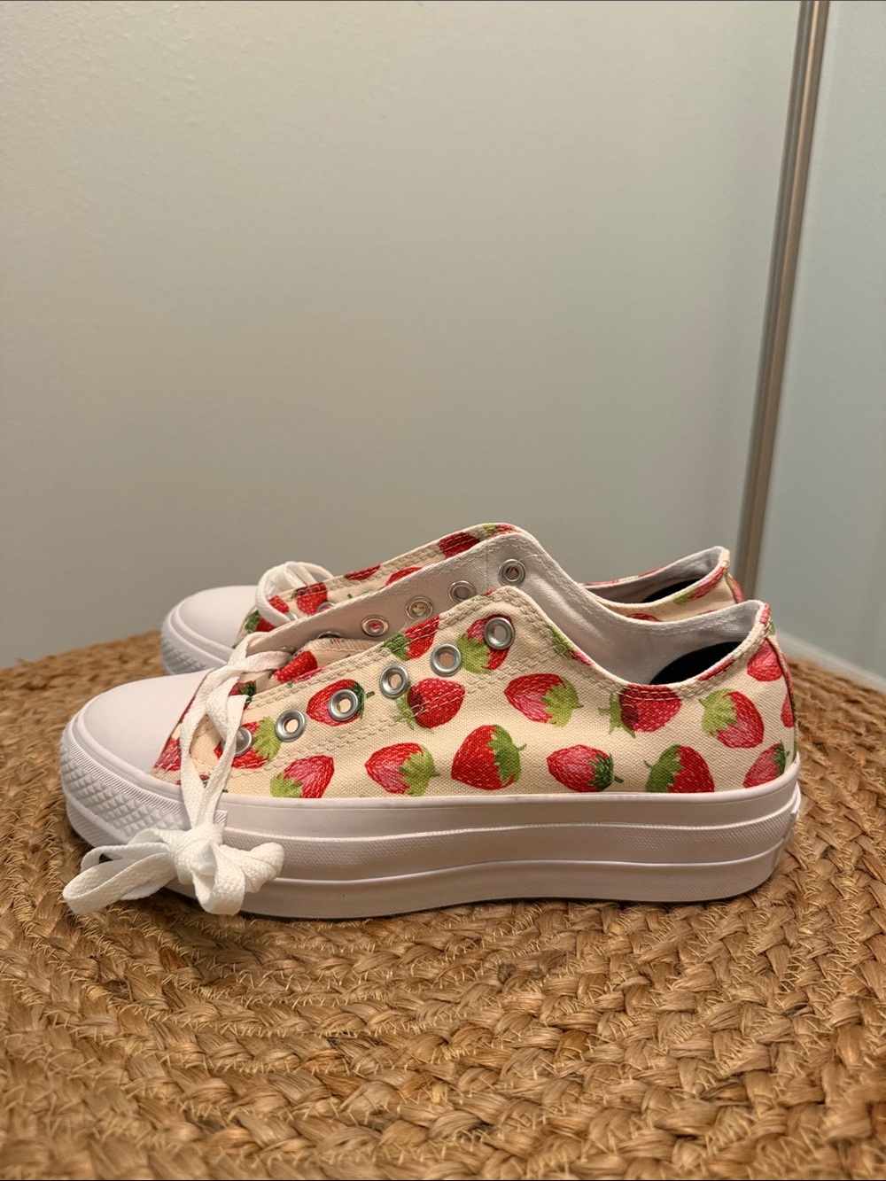NWT custom strawberry converse - Picture 6 of 9